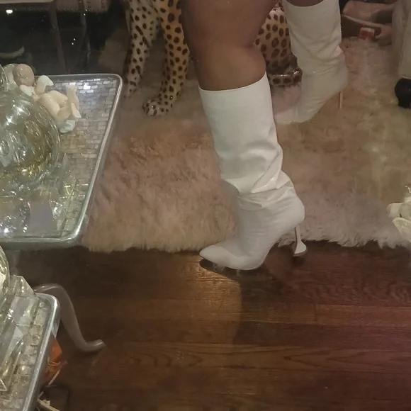 FASHION NOVA Creme Faux Patent Leather Gator Skin Knee-High Boots 10.M - Picture 3 of 4